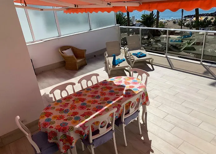 Cristianos View Арона